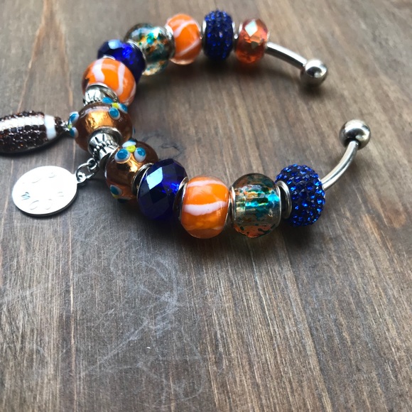 Broncos stamped charm bracelet - Picture 5 of 6